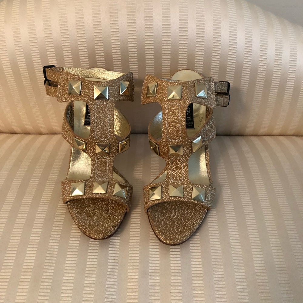 Claudia Ciuti heels, size 5, gold